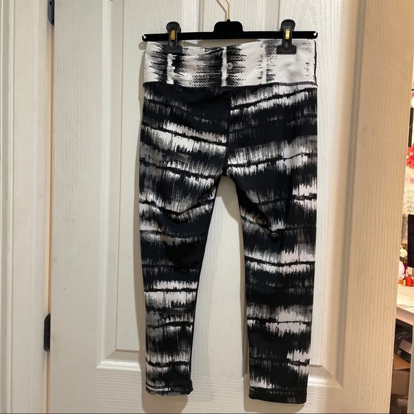 DANSKIN 90 degree by Reflex size medium leggings capris workout exercise yoga - Picture 5 of 6